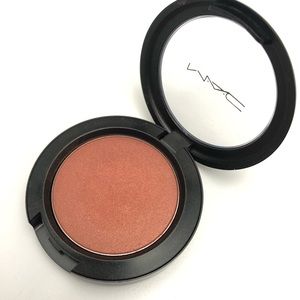 Mac Ambering Rose Sheertone Shimmer Blush